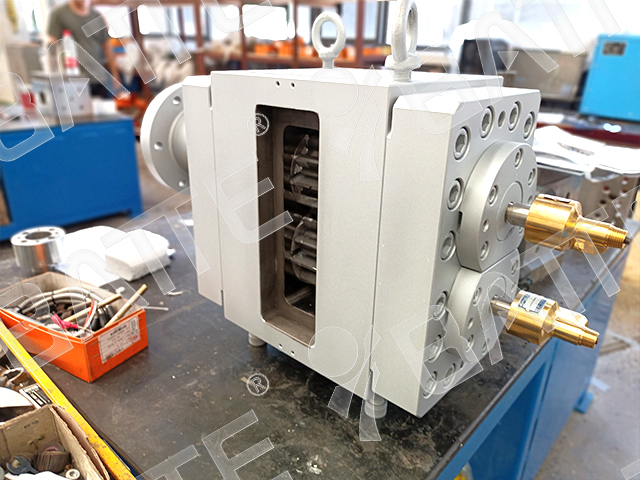 thermoplastic melt pump