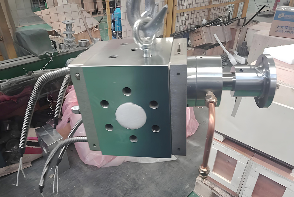 melt pump in extruder