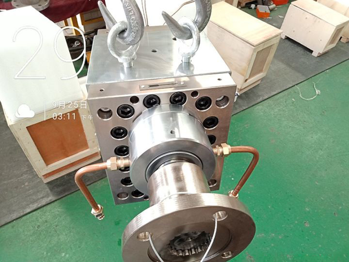Polymer melt pump
