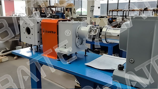 thermoplastic melt pump