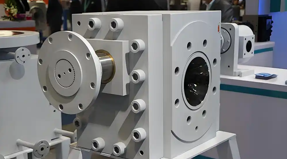 Plastic extruder pump