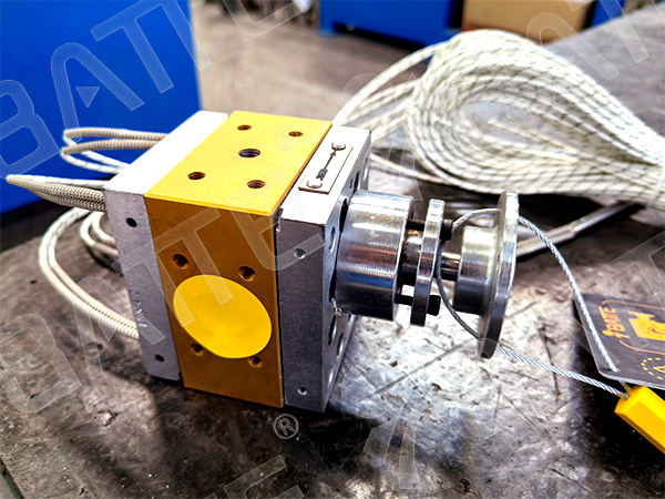 Polymer melt pump