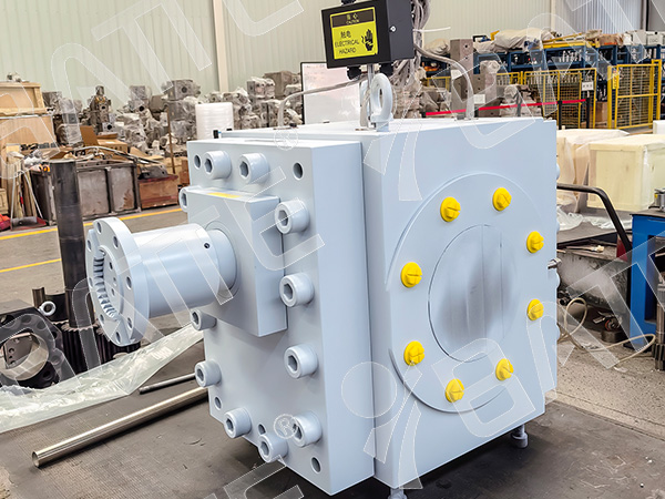 thermoplastic melt pump