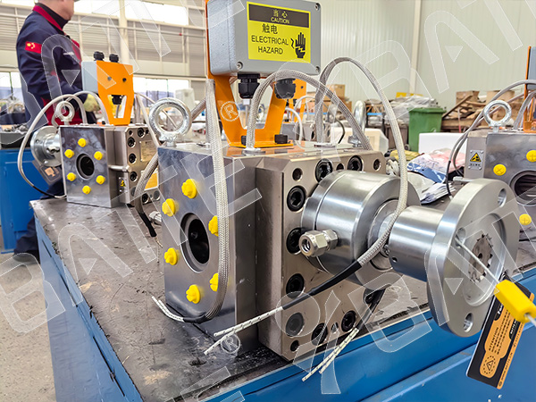 thermoplastic extrusion pump