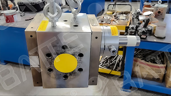 thermoplastic melt pump