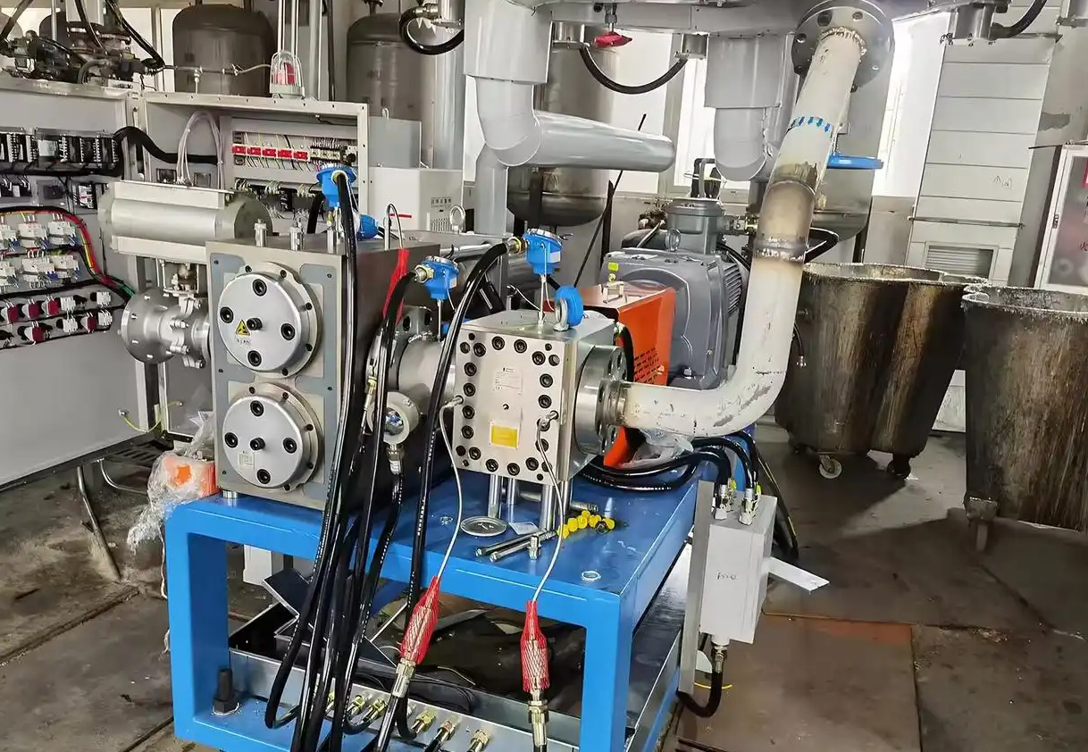 melt pump in extruder