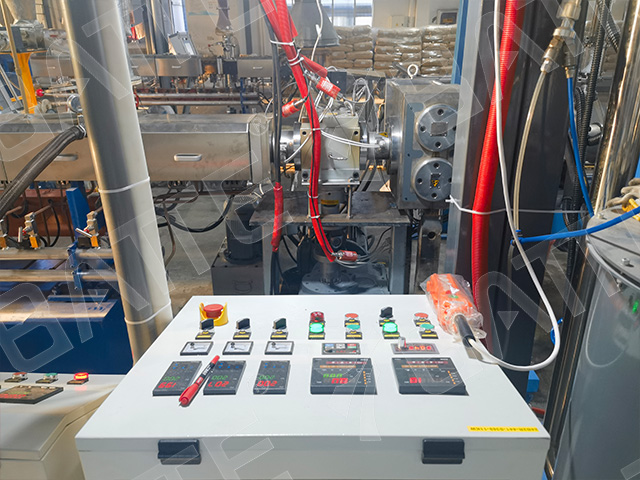 extrusion melt pump