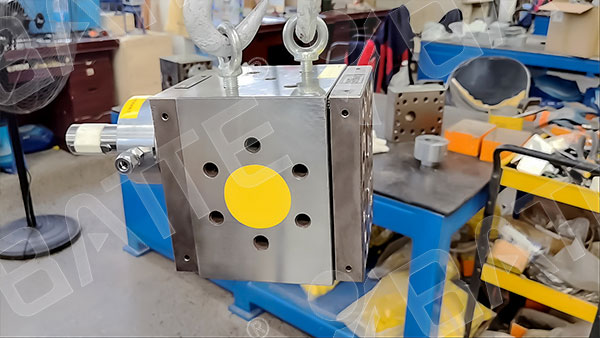 thermoplastic melt pump