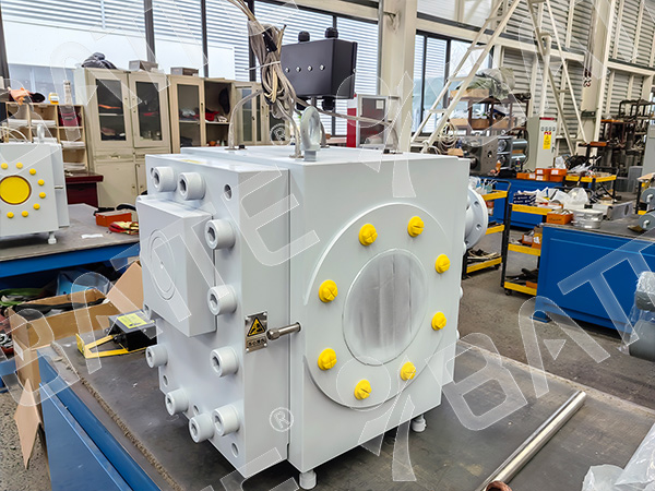 Polymer melt pump